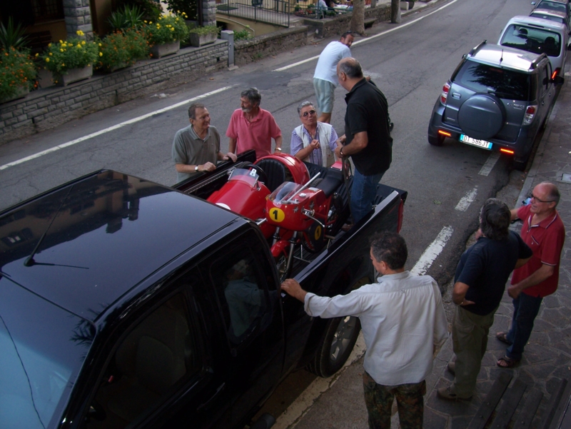  Image name: Persone116.jpg 
 width: 800 pixel 
 height: 601 pixel 
 Size: 376818 bytes 
 Click to enlarge 